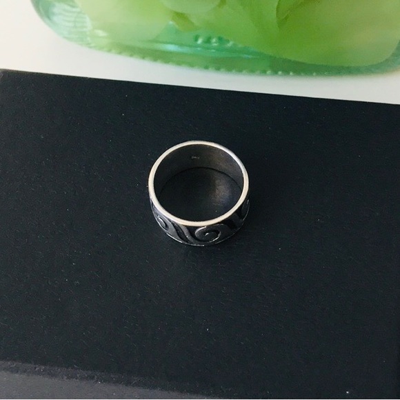 Silver Sterling Design Ring - Picture 3 of 9